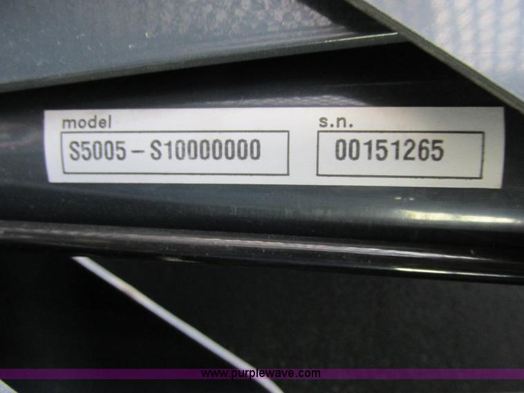 image for item J2356 2002 GMC Savana bus