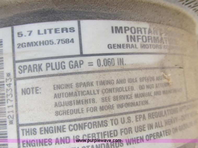 image for item J2356 2002 GMC Savana bus