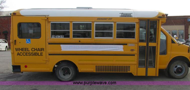 image for item J2356 2002 GMC Savana bus