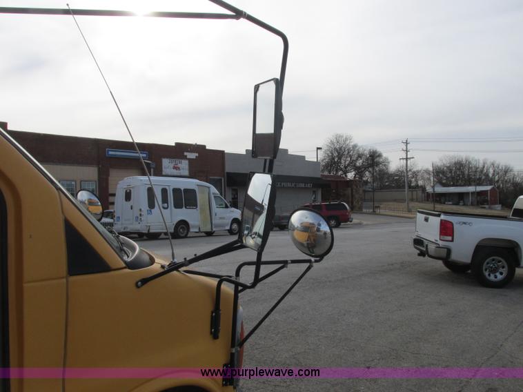 image for item J2356 2002 GMC Savana bus