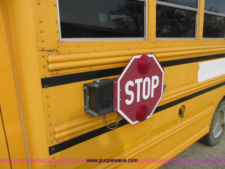 image for item J2356 2002 GMC Savana bus