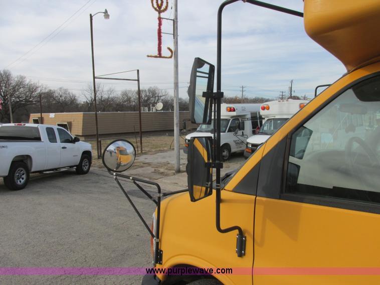 image for item J2356 2002 GMC Savana bus