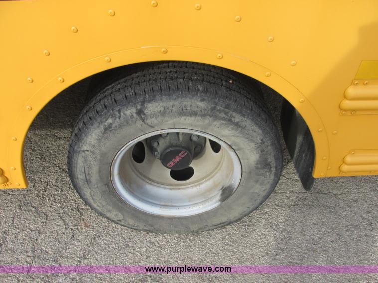 image for item J2356 2002 GMC Savana bus