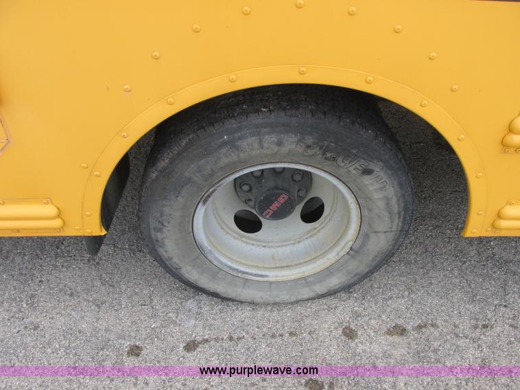 image for item J2356 2002 GMC Savana bus