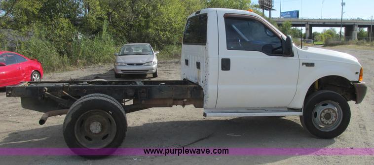image for item J2379 1999 Ford F450 Super Duty cab and chassis