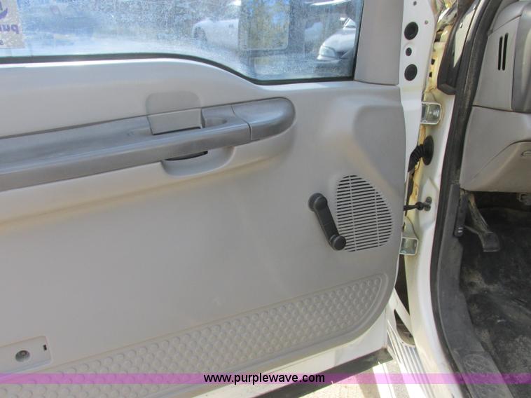 image for item J2379 1999 Ford F450 Super Duty cab and chassis