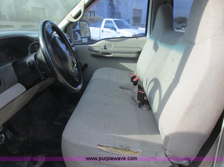 image for item J2379 1999 Ford F450 Super Duty cab and chassis