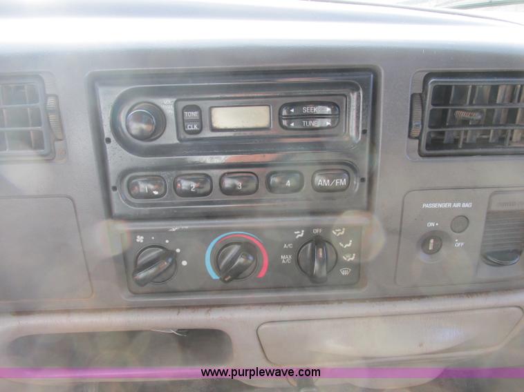 image for item J2379 1999 Ford F450 Super Duty cab and chassis