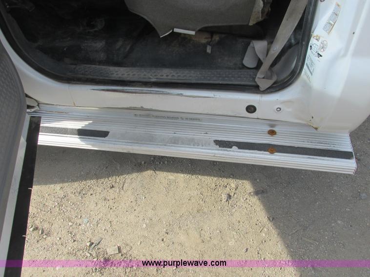 image for item J2379 1999 Ford F450 Super Duty cab and chassis