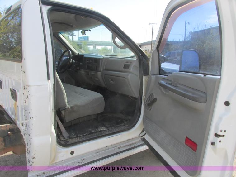 image for item J2379 1999 Ford F450 Super Duty cab and chassis