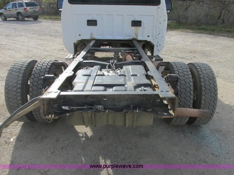 image for item J2379 1999 Ford F450 Super Duty cab and chassis