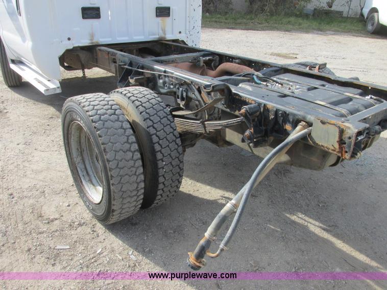image for item J2379 1999 Ford F450 Super Duty cab and chassis