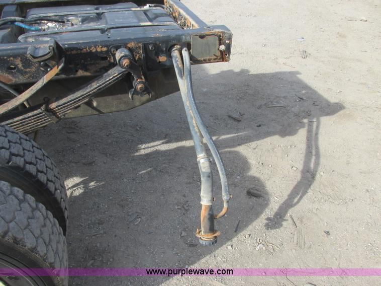 image for item J2379 1999 Ford F450 Super Duty cab and chassis
