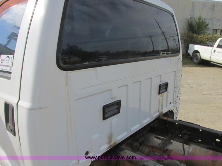 image for item J2379 1999 Ford F450 Super Duty cab and chassis