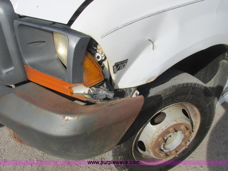 image for item J2379 1999 Ford F450 Super Duty cab and chassis
