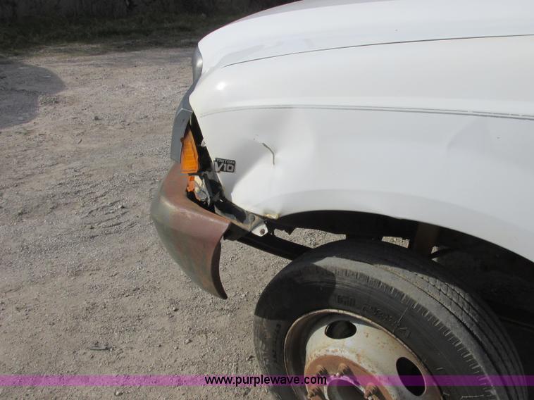image for item J2379 1999 Ford F450 Super Duty cab and chassis