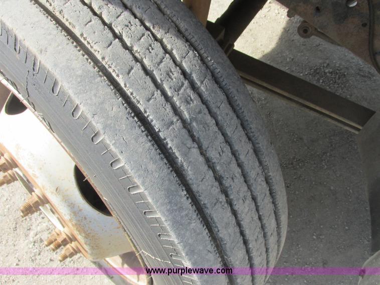 image for item J2379 1999 Ford F450 Super Duty cab and chassis