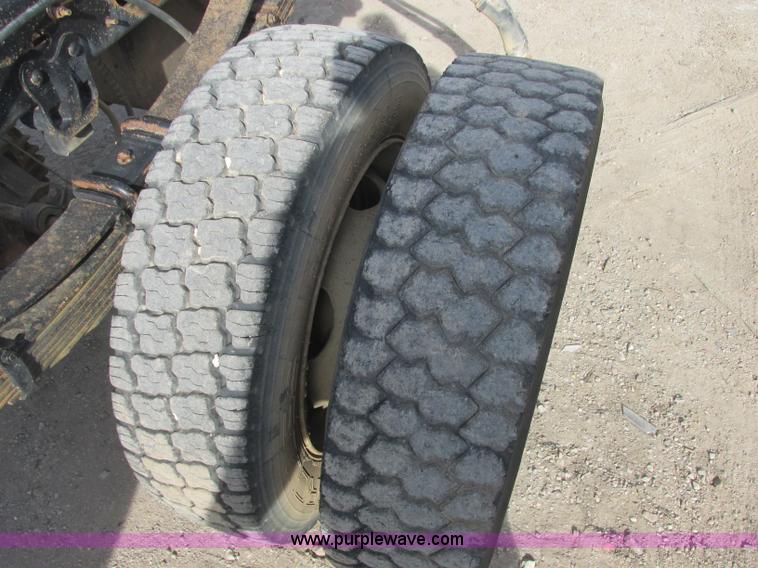 image for item J2379 1999 Ford F450 Super Duty cab and chassis