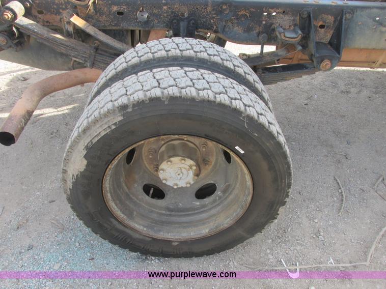 image for item J2379 1999 Ford F450 Super Duty cab and chassis