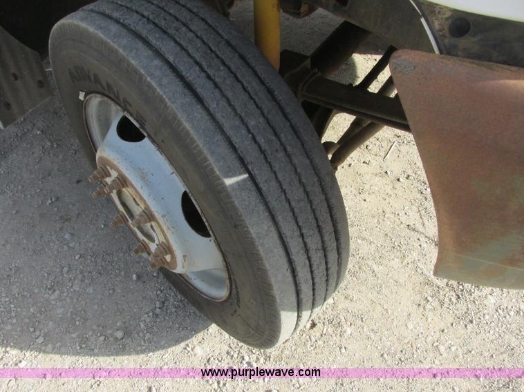 image for item J2379 1999 Ford F450 Super Duty cab and chassis