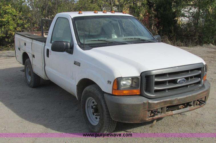 image for item J2381 2000 Ford F250 service truck