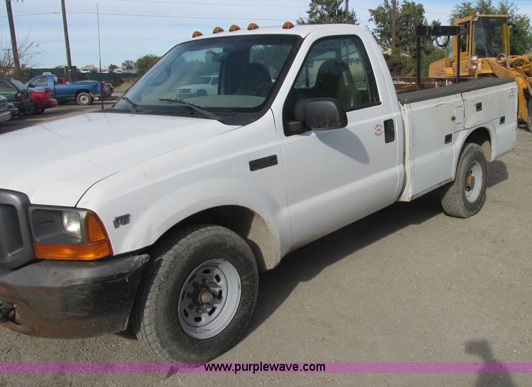 image for item J2381 2000 Ford F250 service truck