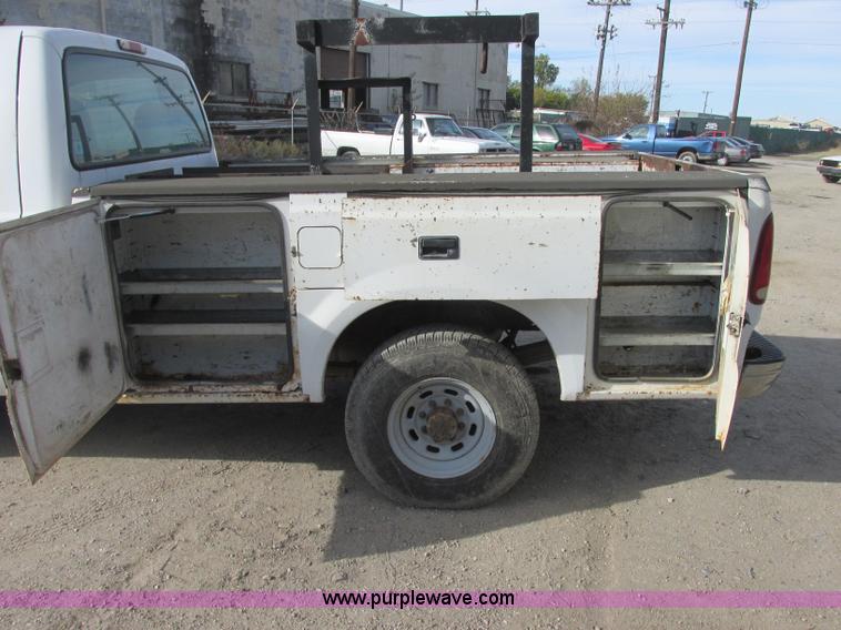 image for item J2381 2000 Ford F250 service truck