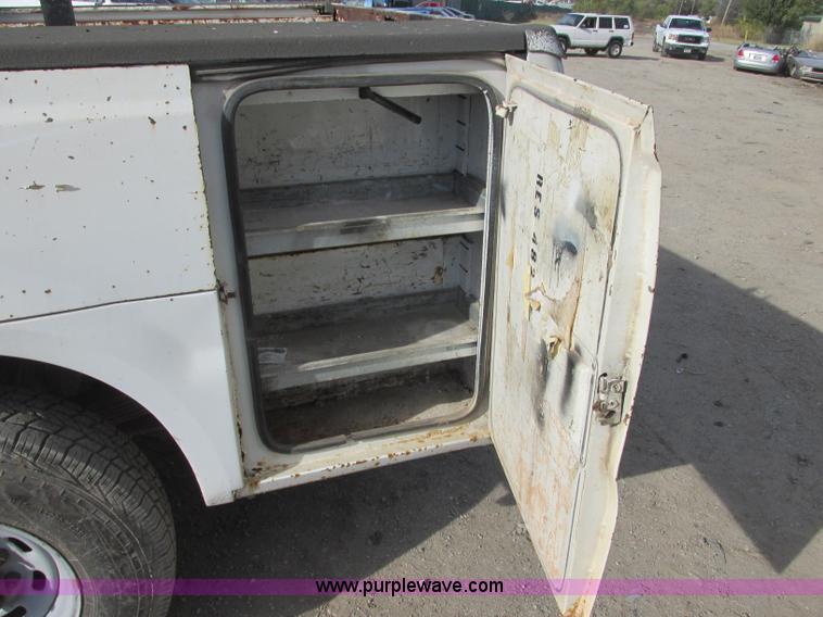 image for item J2381 2000 Ford F250 service truck