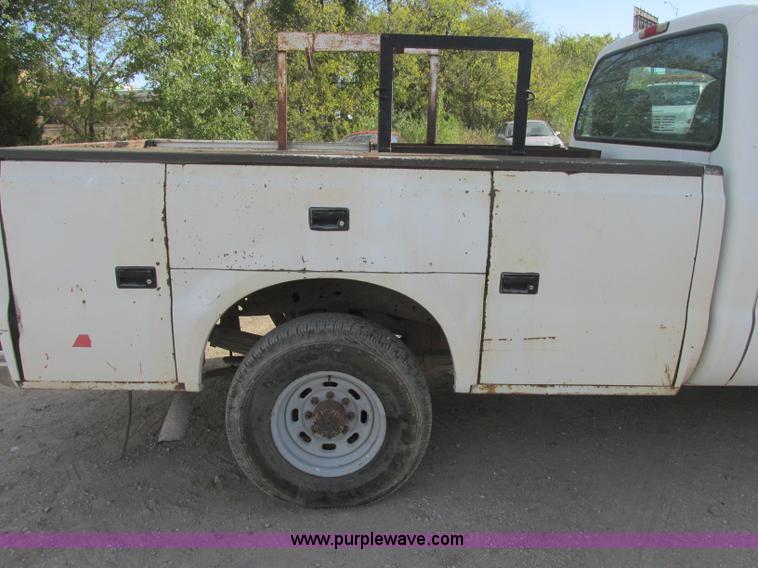 image for item J2381 2000 Ford F250 service truck