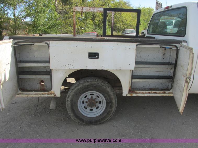 image for item J2381 2000 Ford F250 service truck