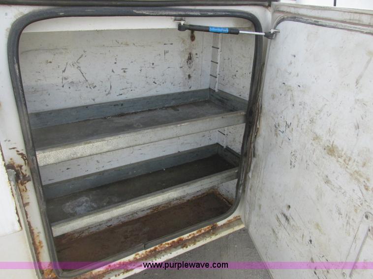 image for item J2381 2000 Ford F250 service truck