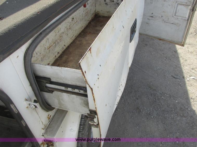 image for item J2381 2000 Ford F250 service truck