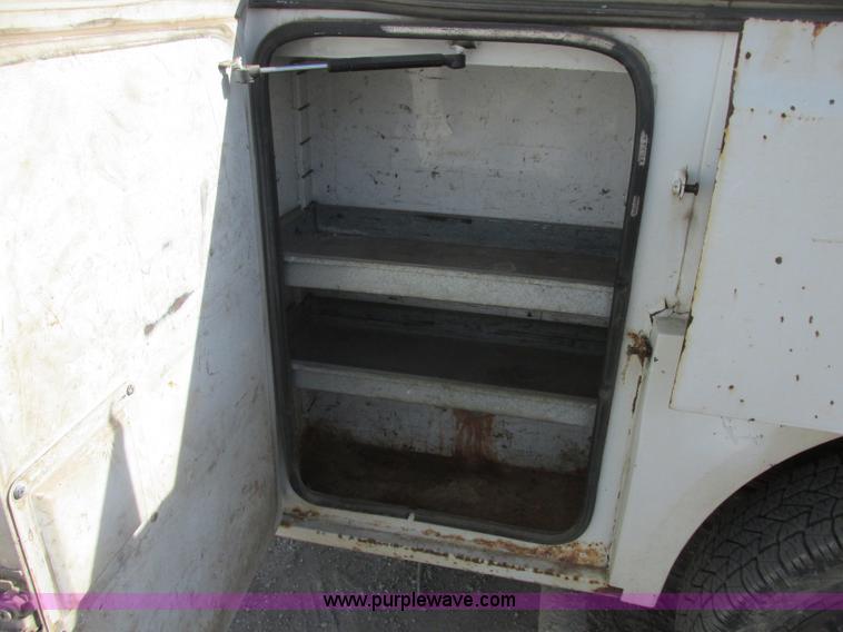 image for item J2381 2000 Ford F250 service truck