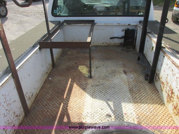 image for item J2381 2000 Ford F250 service truck