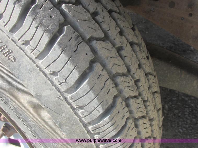 image for item J2381 2000 Ford F250 service truck