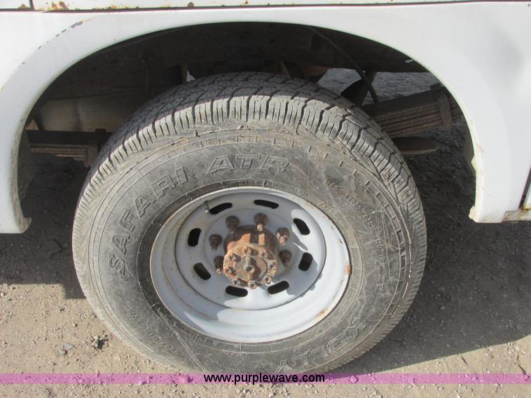 image for item J2381 2000 Ford F250 service truck