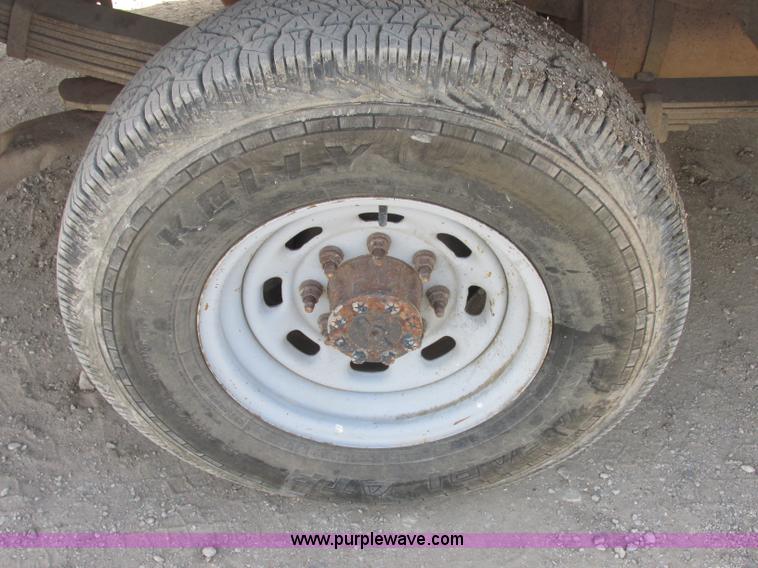 image for item J2381 2000 Ford F250 service truck