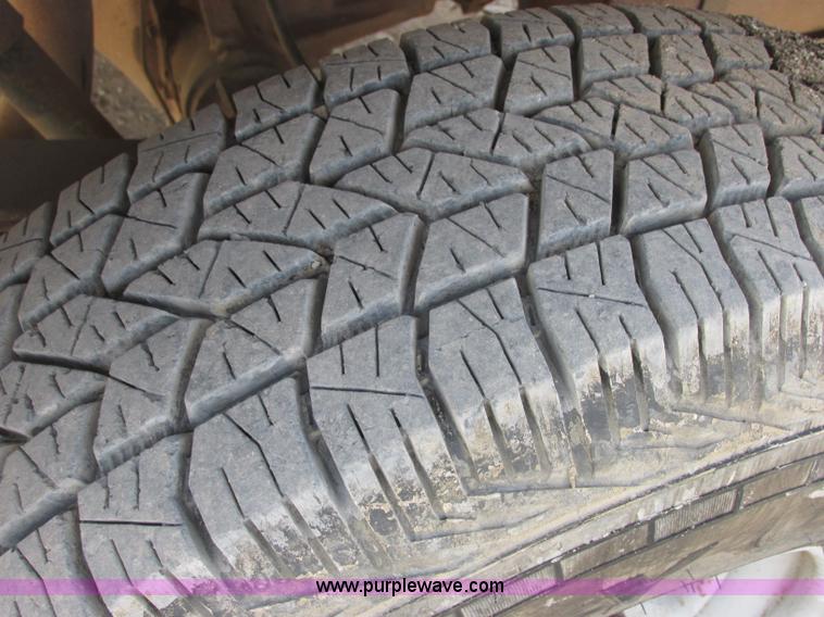 image for item J2381 2000 Ford F250 service truck