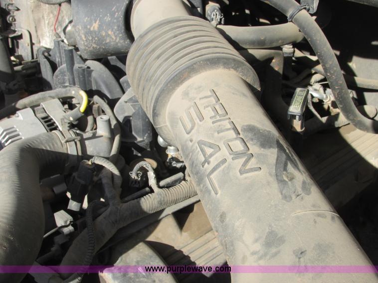 image for item J2381 2000 Ford F250 service truck