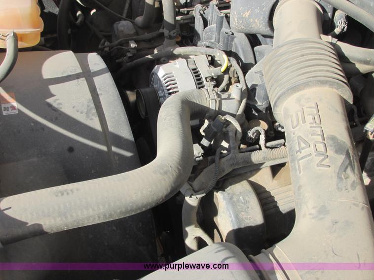 image for item J2381 2000 Ford F250 service truck