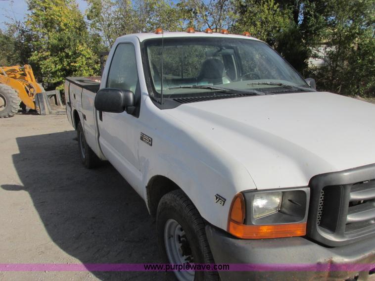 image for item J2381 2000 Ford F250 service truck