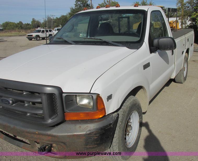 image for item J2381 2000 Ford F250 service truck