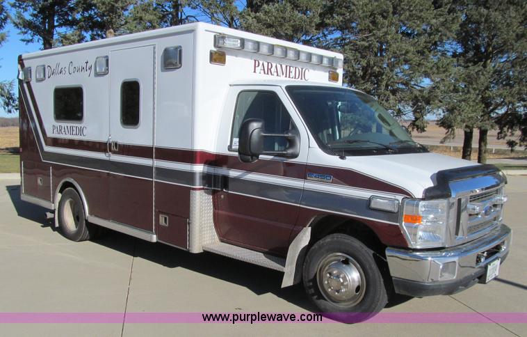 image for item J3355 2008 Ford E450 Super Duty ambulance