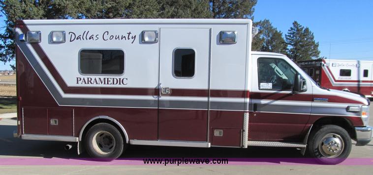 image for item J3355 2008 Ford E450 Super Duty ambulance