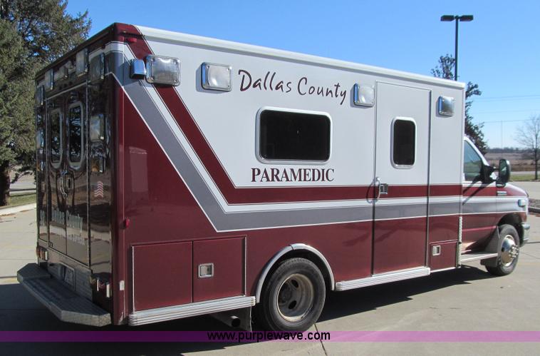image for item J3355 2008 Ford E450 Super Duty ambulance