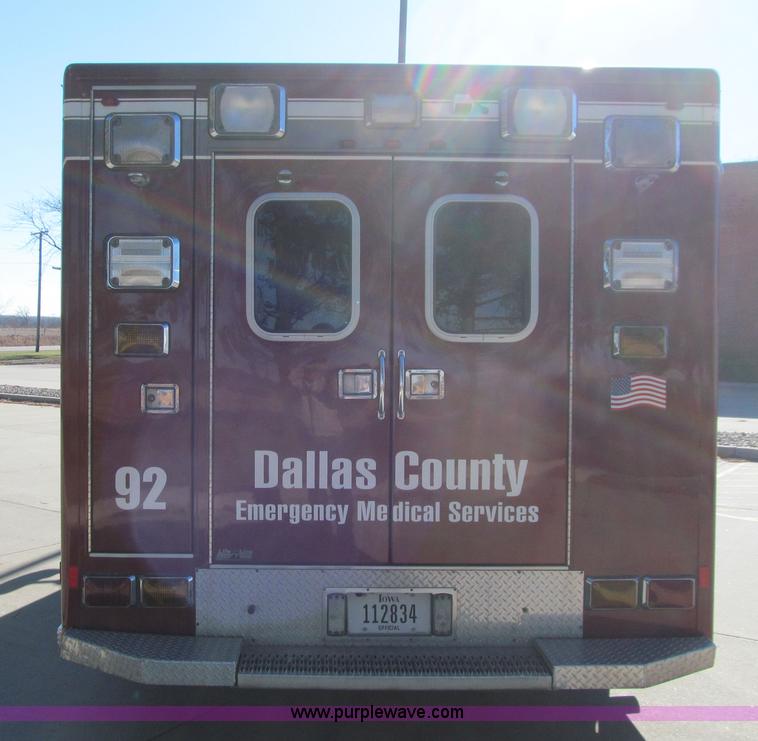 image for item J3355 2008 Ford E450 Super Duty ambulance