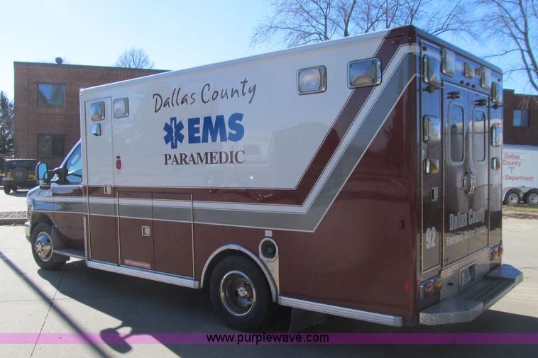 image for item J3355 2008 Ford E450 Super Duty ambulance