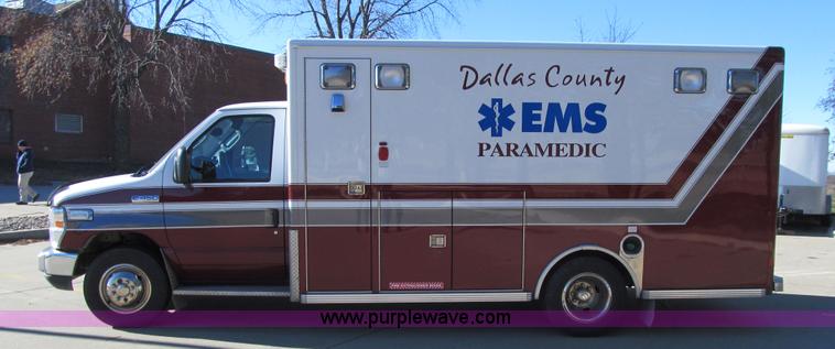 image for item J3355 2008 Ford E450 Super Duty ambulance
