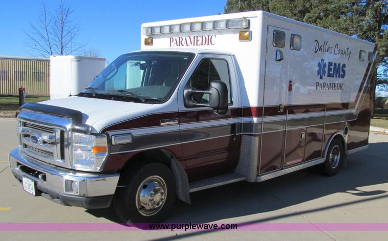 image for item J3355 2008 Ford E450 Super Duty ambulance