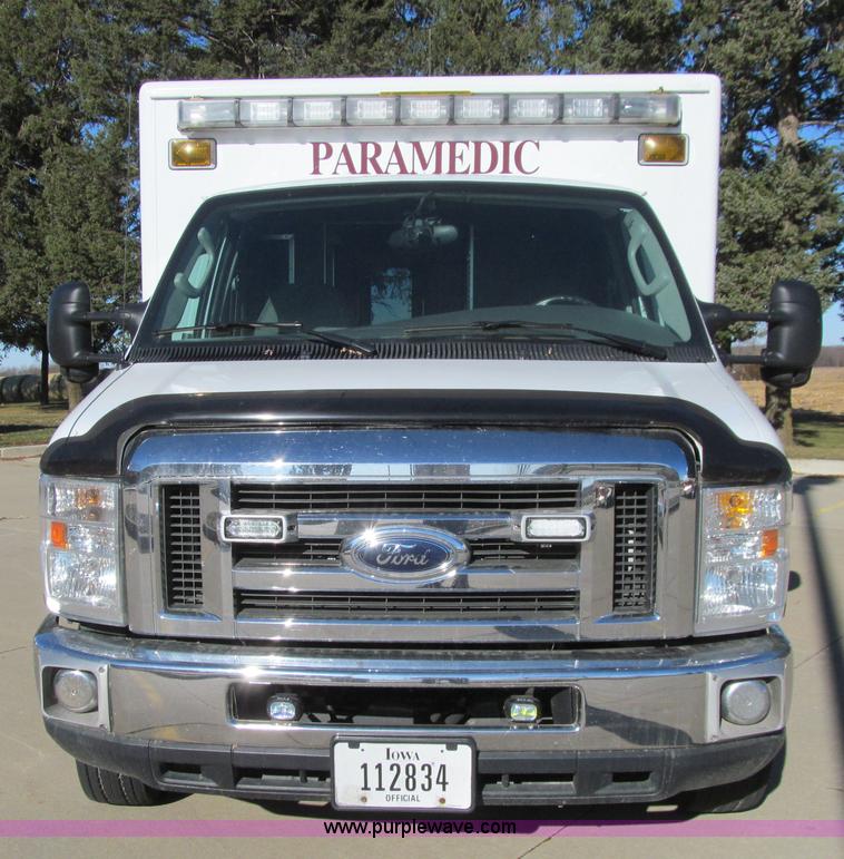 image for item J3355 2008 Ford E450 Super Duty ambulance